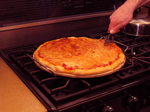 Pizza, pizza dough, cooking pizza, pizza stone, saving energy, saving money, olive oil, pre-heat, sustainable living, distilled water, save energy, saving energy, bon appetit, efficient pizza, pizza ovens